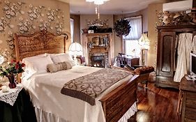 The Queen, A Victorian Bed & Breakfast